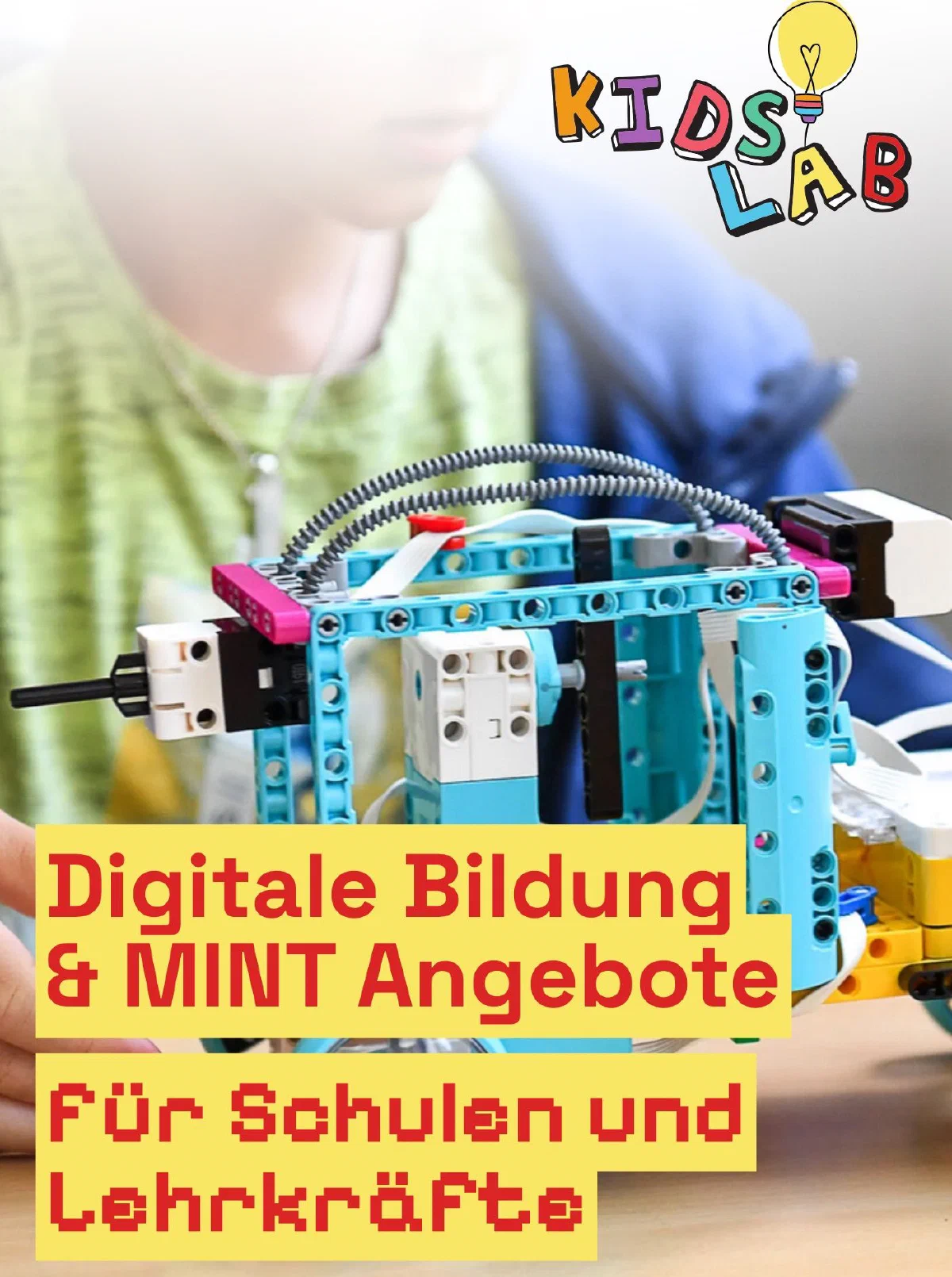 Flyer mit Übersicht aller Angebote für Schulen