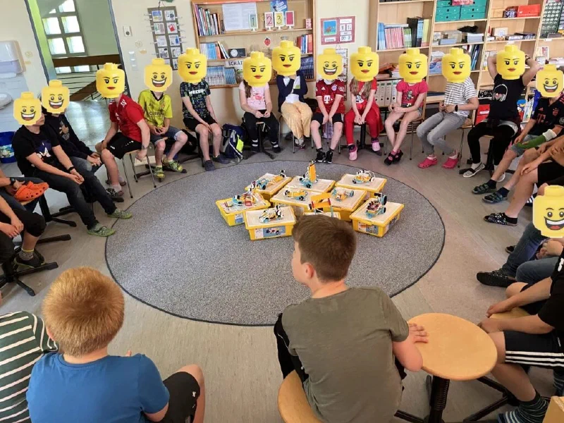 LEGO Robotik Workshop mit Kindern in der Schule