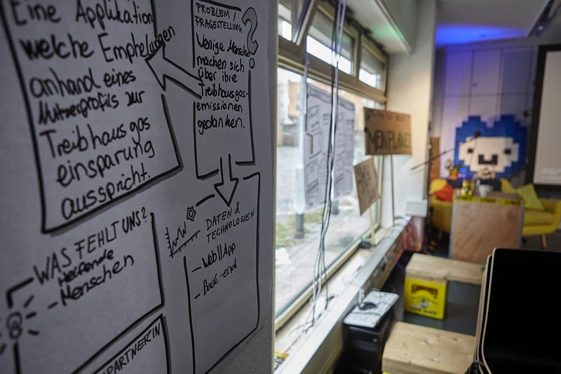 Jugend hackt — Teilnehmende beim gemeinsamen Arbeiten