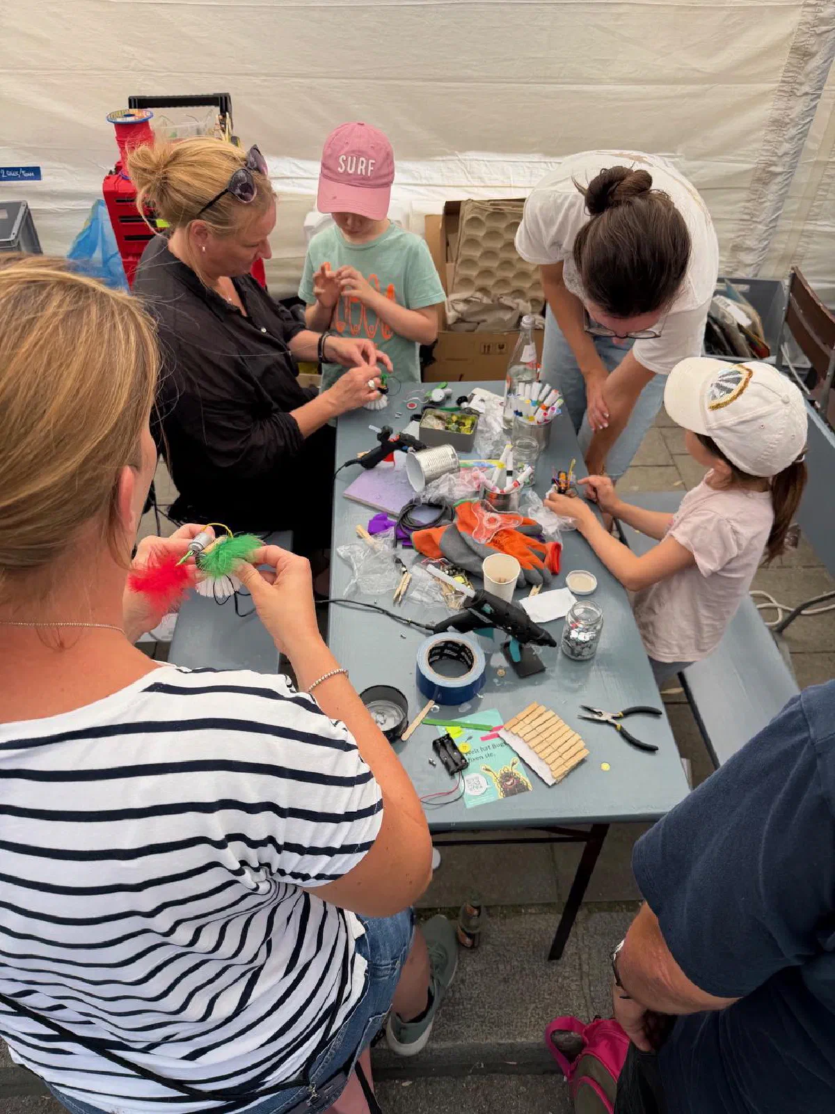 Schrott-Roboter und Robo-Battle beim Zefix Hackathon